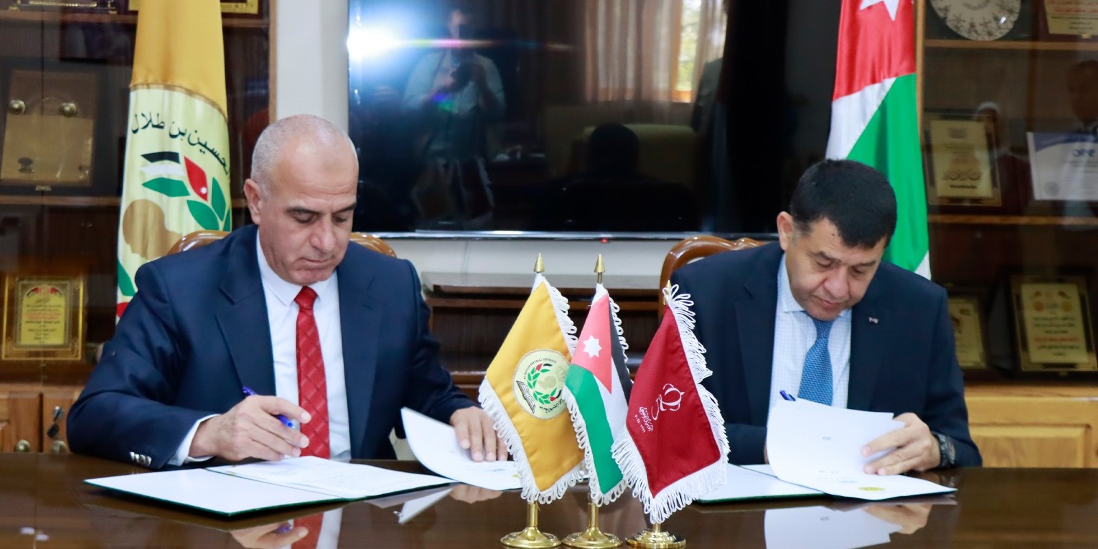  اتفاقية تعاون ومحاضرة بعنوان 